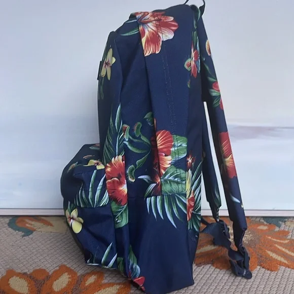 VANS OLD SKOOL III BACKPACK
VN0A3IGRYKU
NWT - Picture 12 of 16